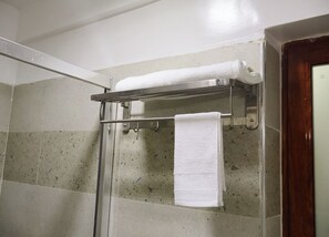 Bathroom - Cosy Studio in a Quiet, Accessible Setting (Nairobi)