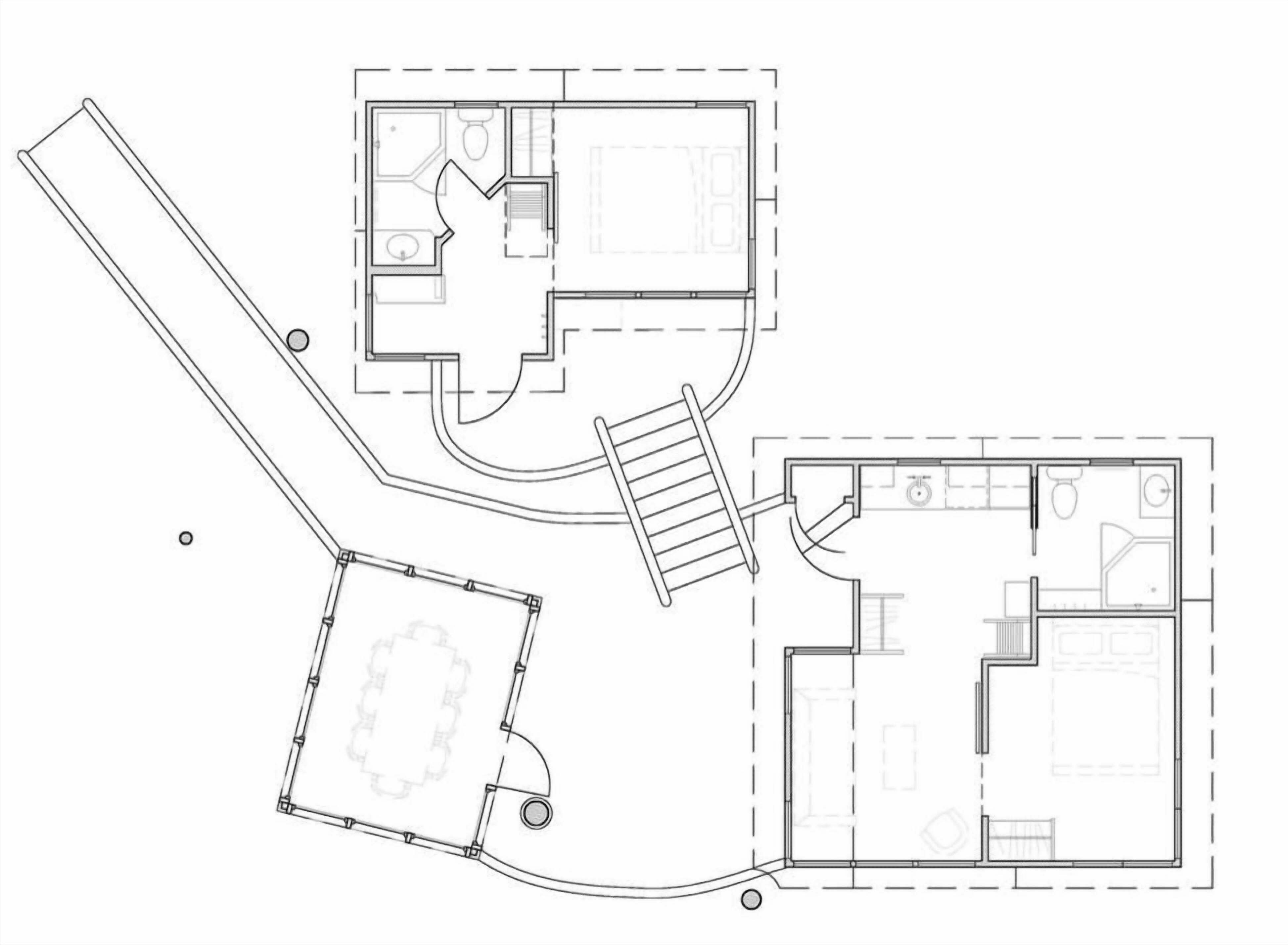 Pianta degli interni di un hotel con diverse camere, un cortile centrale e una scala.