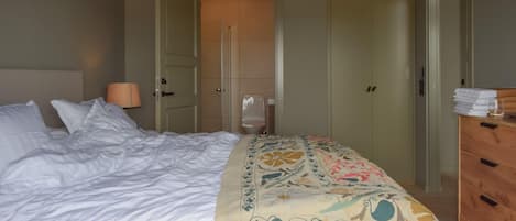 3 bedrooms, travel cot, free WiFi