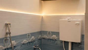 Deluxe Double Room | Bathroom