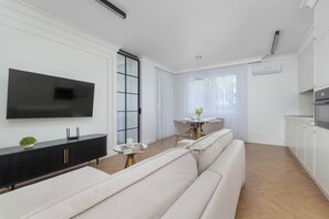 TV, offices - Air-conditioned Apartment with a Garden | 2 Bedrooms | Workspace (Gliwice)
