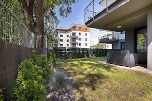 Property grounds - Air-conditioned Apartment with a Garden | 2 Bedrooms | Workspace (Gliwice)