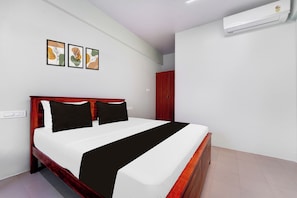 Classic Room | Desk, free WiFi, bed sheets
