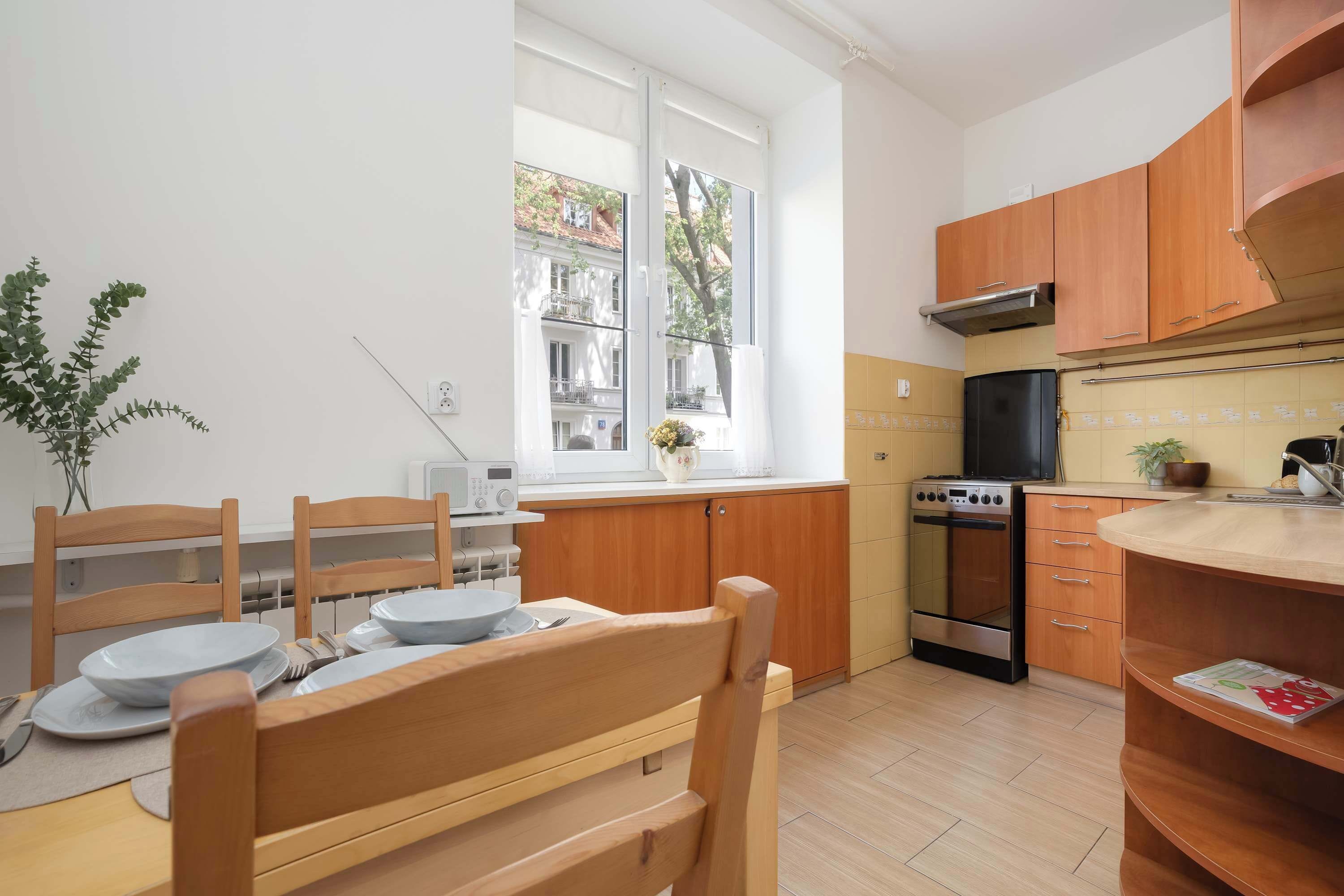 Kühlschrank, Ofen, Herdplatte, Wasserkocher