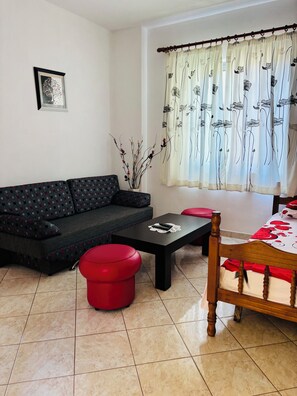Twin Room, Beach View | Living area - Hotel La Perla (Shengjin)
