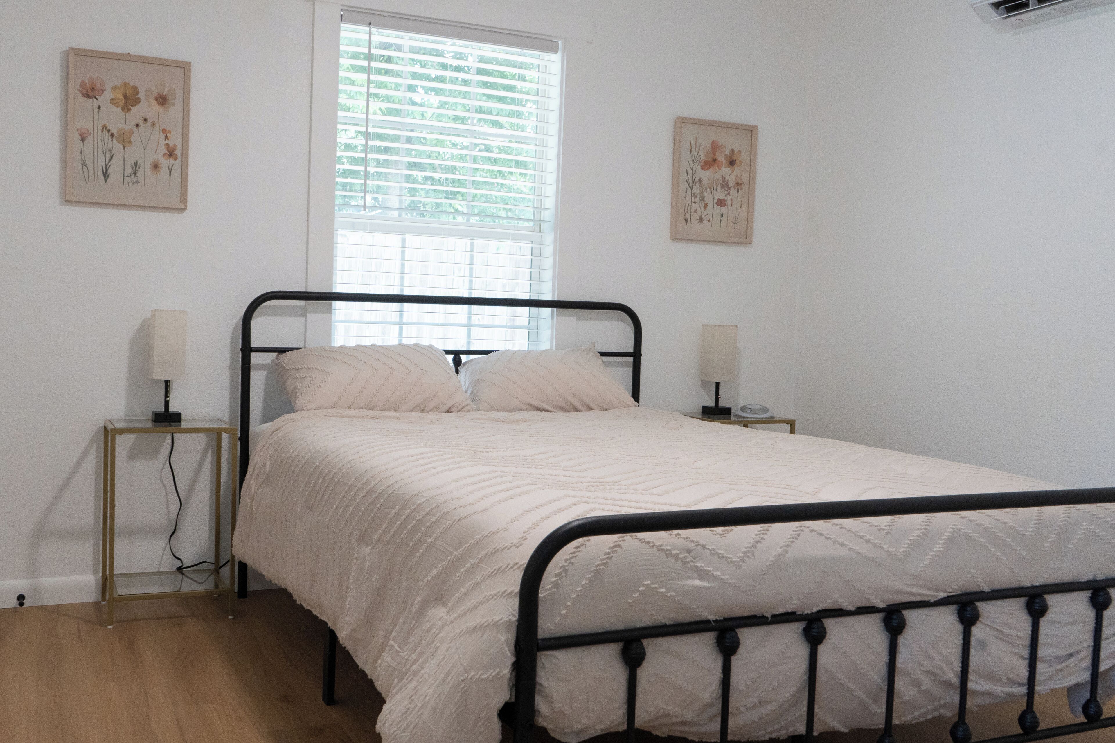 Iron/ironing board, WiFi (free), bed sheets