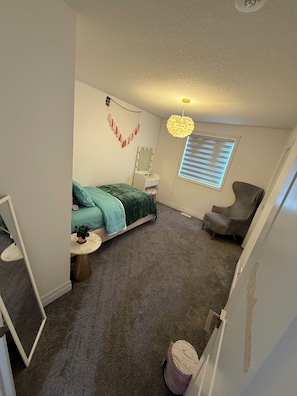 Iron/ironing board, WiFi, bed sheets - Nestled in the heart of the charming Wellesley. (Wellesley)
