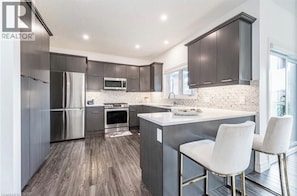 Coffee/tea maker, fridge, microwave, oven - Nestled in the heart of the charming Wellesley. (Wellesley)