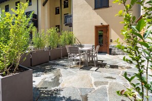 Outdoor dining - Apartment 'Suite 1' with Balcony and Wi-Fi (San Bernardo)