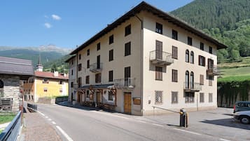 Esterni
