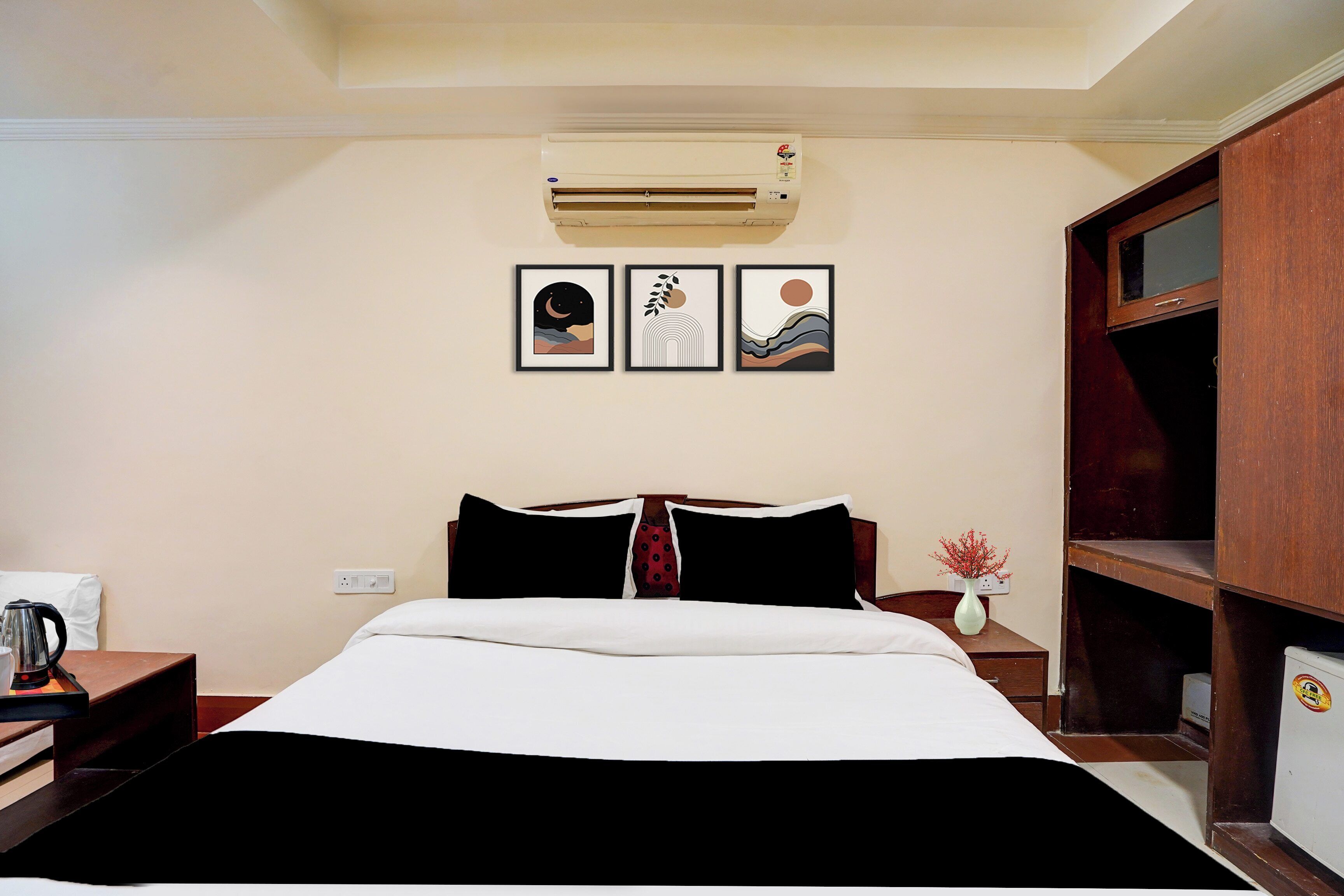 Classic Room | Desk, WiFi (free), bed sheets