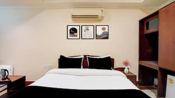 Classic Room | Desk, WiFi (free), bed sheets