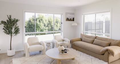 Signature Stay Dubbo | Luxury 3BR Home
Short or Long stays