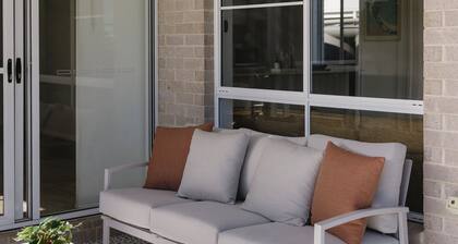 Signature Stay Dubbo | Luxury 3BR Home
Short or Long stays