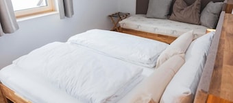 Apartment 'Der Sagbauer Top 2' with Mountain View, Balcony and Wi-Fi