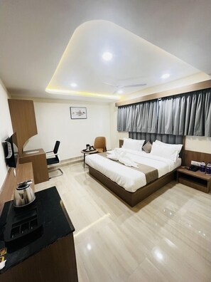 Double Room | WiFi (free) - Hotel SR Pride  (Nadiad)