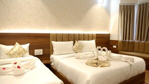 Luxe driepersoonskamer | Een kluis op de kamer, een strijkplank/strijkijzer, gratis wifi