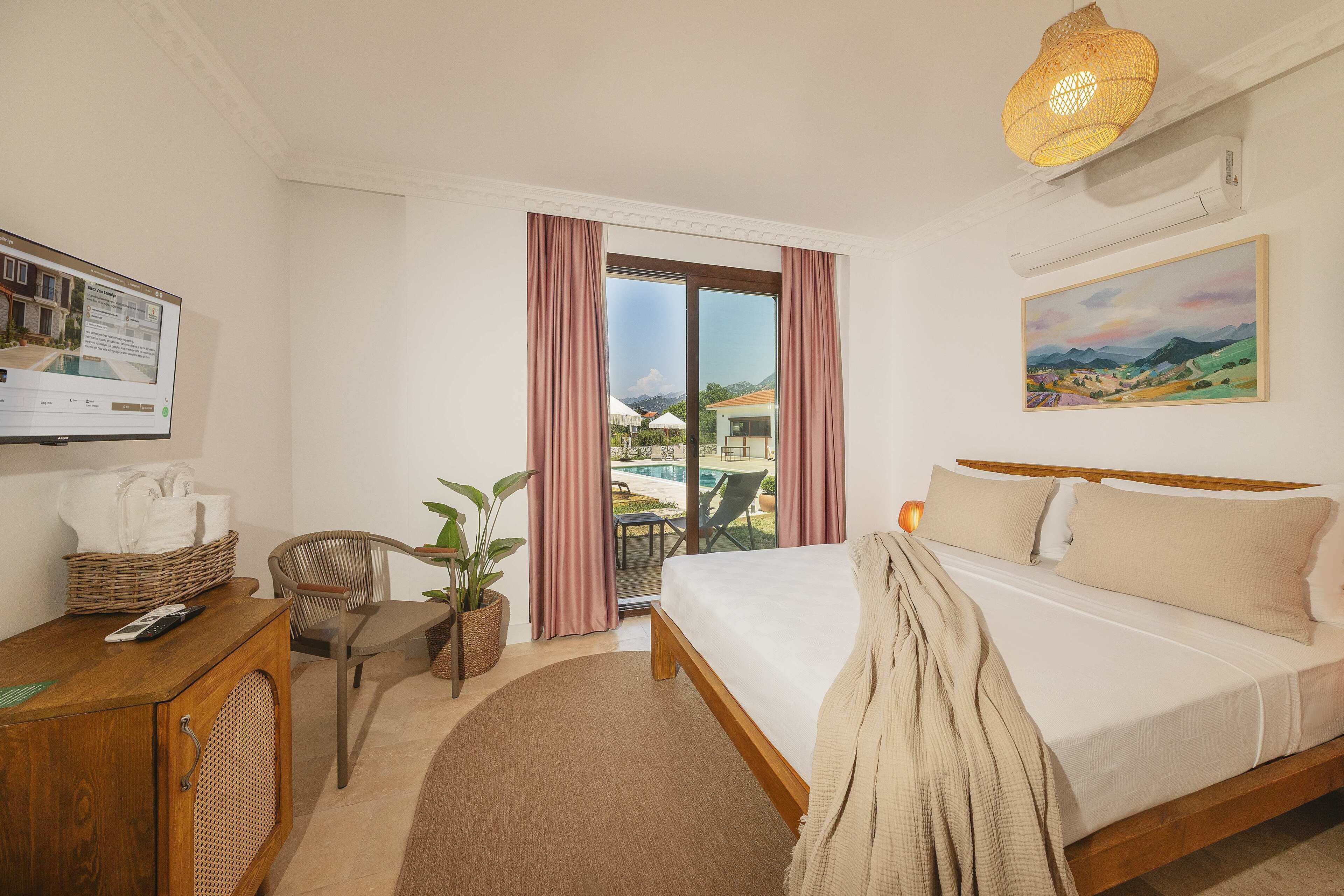 Losta Grand Room