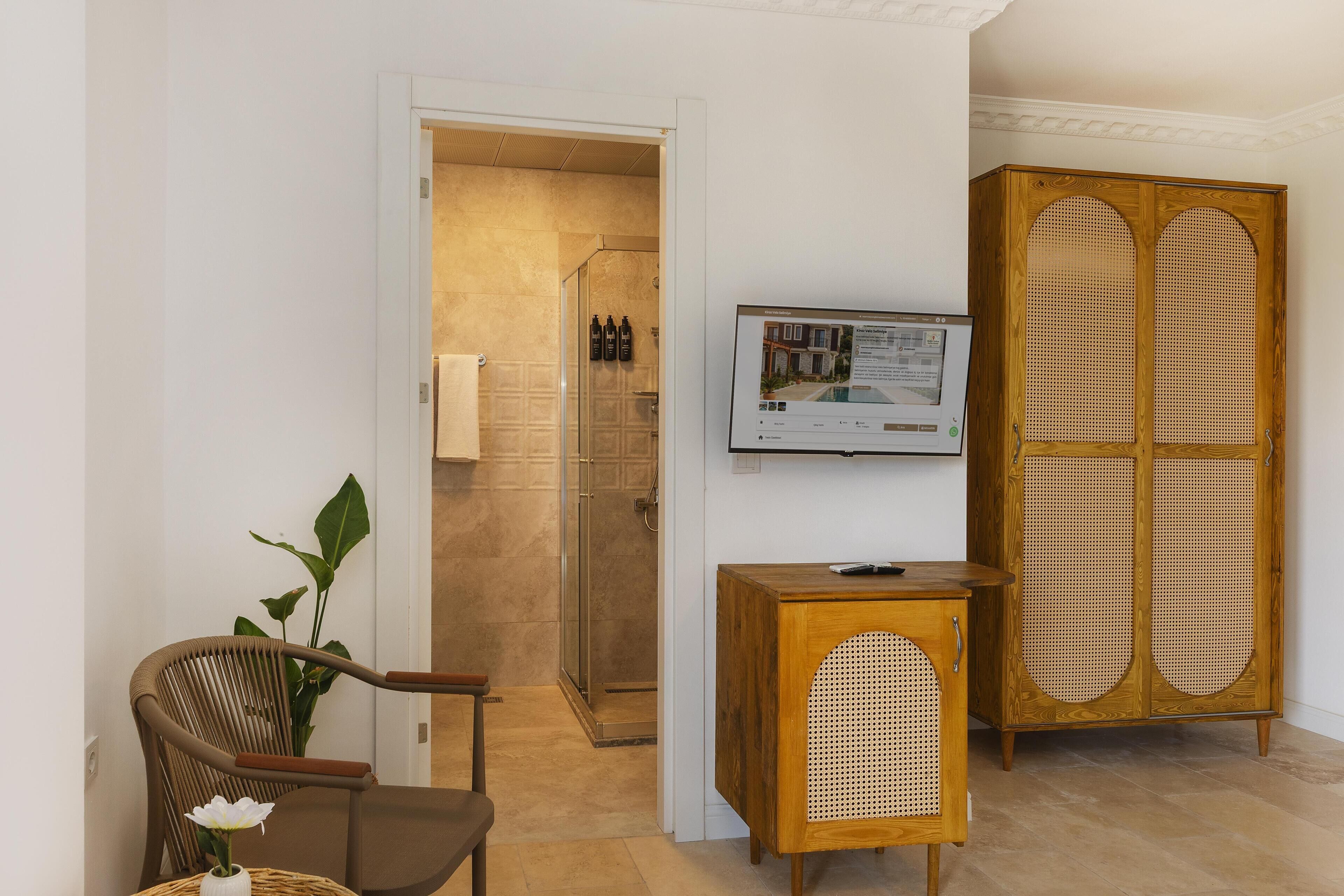 Losta Grand Room | Bathroom | Shower, hair dryer, slippers, towels