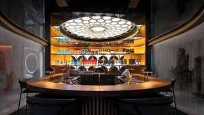 Bar (trong khuôn viên)