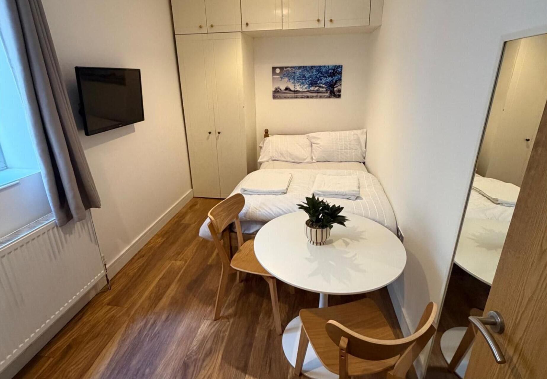1 bedroom, iron/ironing board, WiFi (free)
