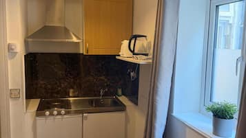 Microwave, electric kettle, toaster