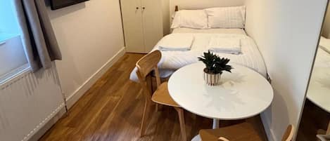 1 bedroom, iron/ironing board, free WiFi