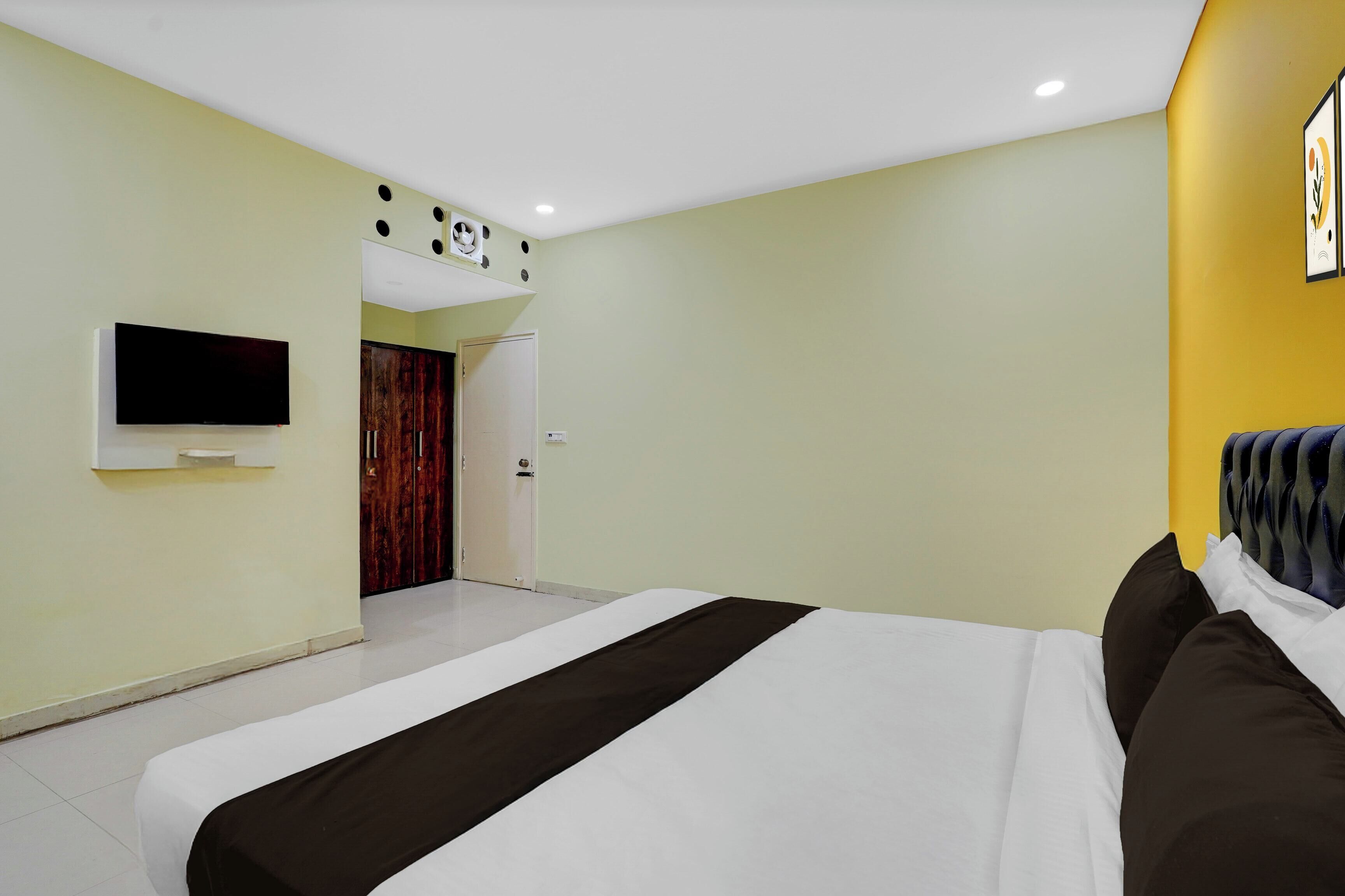 Escritorio, wifi gratis, ropa de cama