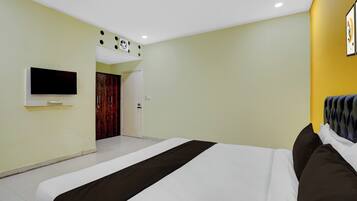 Desk, WiFi (free), bed sheets