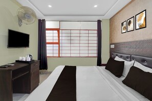 办公桌、免费 WiFi