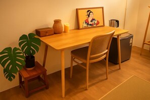 Room, 1 Bedroom, Balcony | Bahagian dalam