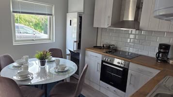 House, 1 Bedroom | Dining room