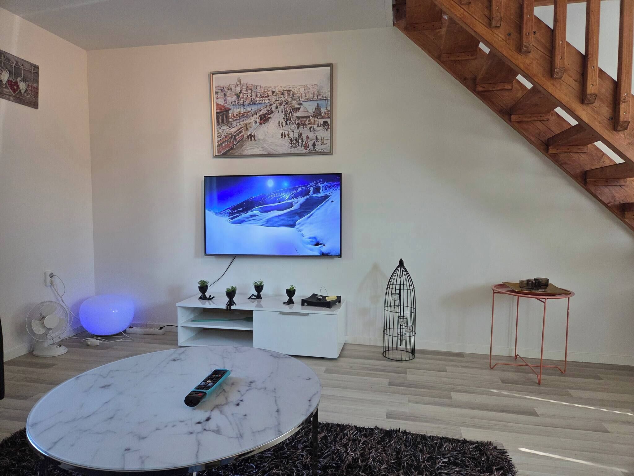House, 1 Bedroom | Living room