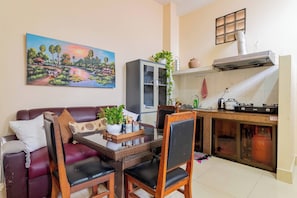 Dining room - Sovann Haven - 2 Bedroom Retreat in Bassac Lane (Phnom Penh)