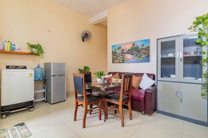 Dining room - Sovann Haven - 2 Bedroom Retreat in Bassac Lane (Phnom Penh)