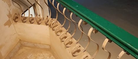 ハウス 2 ベッドルーム バリアフリー バルコニー | 施設の敷地