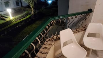 House, 2 Bedrooms, Accessible, Balcony | Property grounds