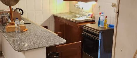 House, 2 Bedrooms, Accessible, Balcony | Private kitchen