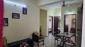 Dining - Spacious & Cozy 2BHK Retreat , Pet-Friendly , Near SIDCUL & Har Ki Pauri (Salempur Mahdood)