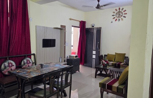 Spacious & Cozy 2BHK Retreat , Pet-Friendly , Near SIDCUL & Har Ki Pauri