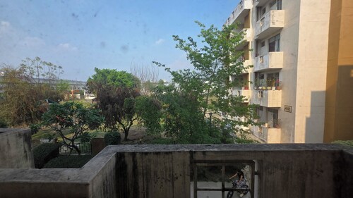 Spacious & Cozy 2BHK Retreat , Pet-Friendly , Near SIDCUL & Har Ki Pauri