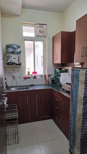 Fridge, stovetop, cookware/dishes/utensils, spices