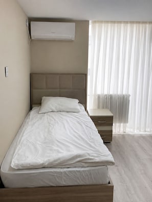 Single Room, City View | WiFi (free) - Vigo Care (Baku)