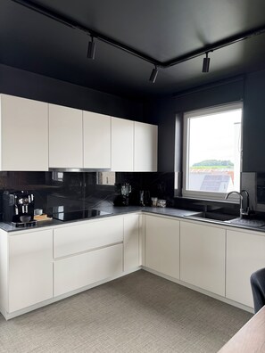 Coffee/tea maker, fridge, microwave, oven - Ath Prestige Penthouse—Near Pairi Daiza / "L'Instant Précieux" Vacation Rentals (Ath)