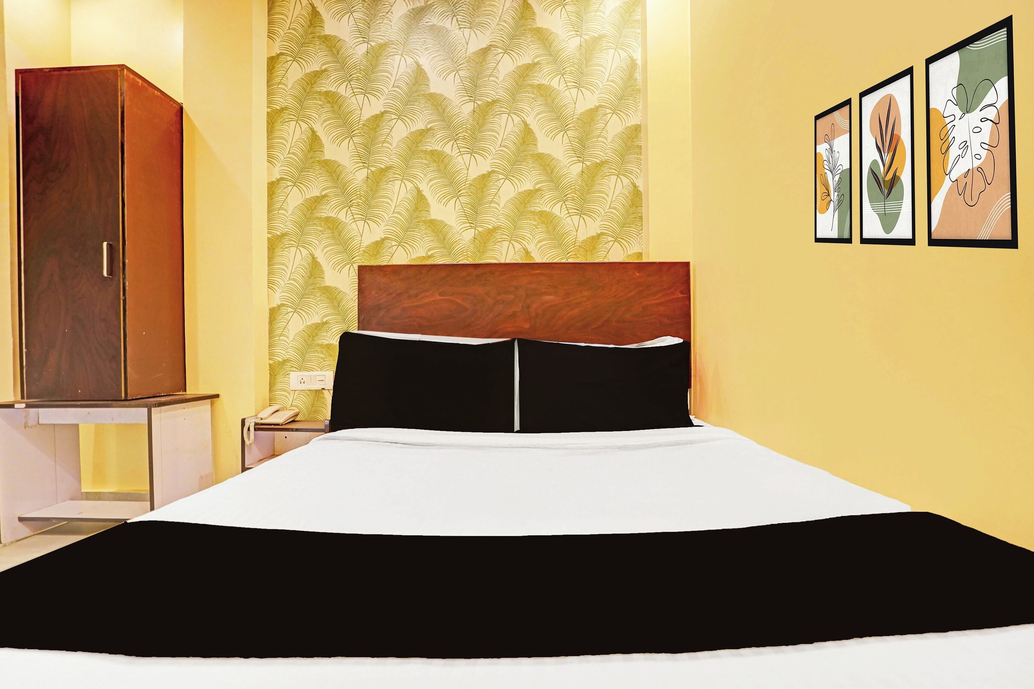 Classic Room | Desk, WiFi (free), bed sheets