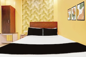 Classic Room | Desk, WiFi (free), bed sheets - Super Collection O Prayagraj Bus Stop (Prayagraj)