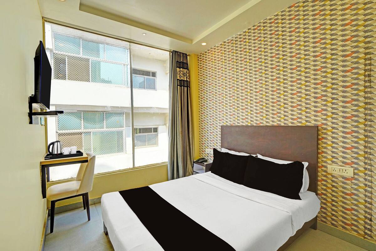 Classic Room | Desk, WiFi (free), bed sheets