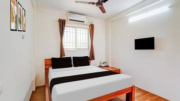 Classic Room | Desk, free WiFi, bed sheets
