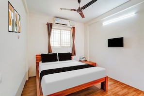 Classic Room | Desk, WiFi (free), bed sheets - Collection O Bannergatta Road (Bengaluru)
