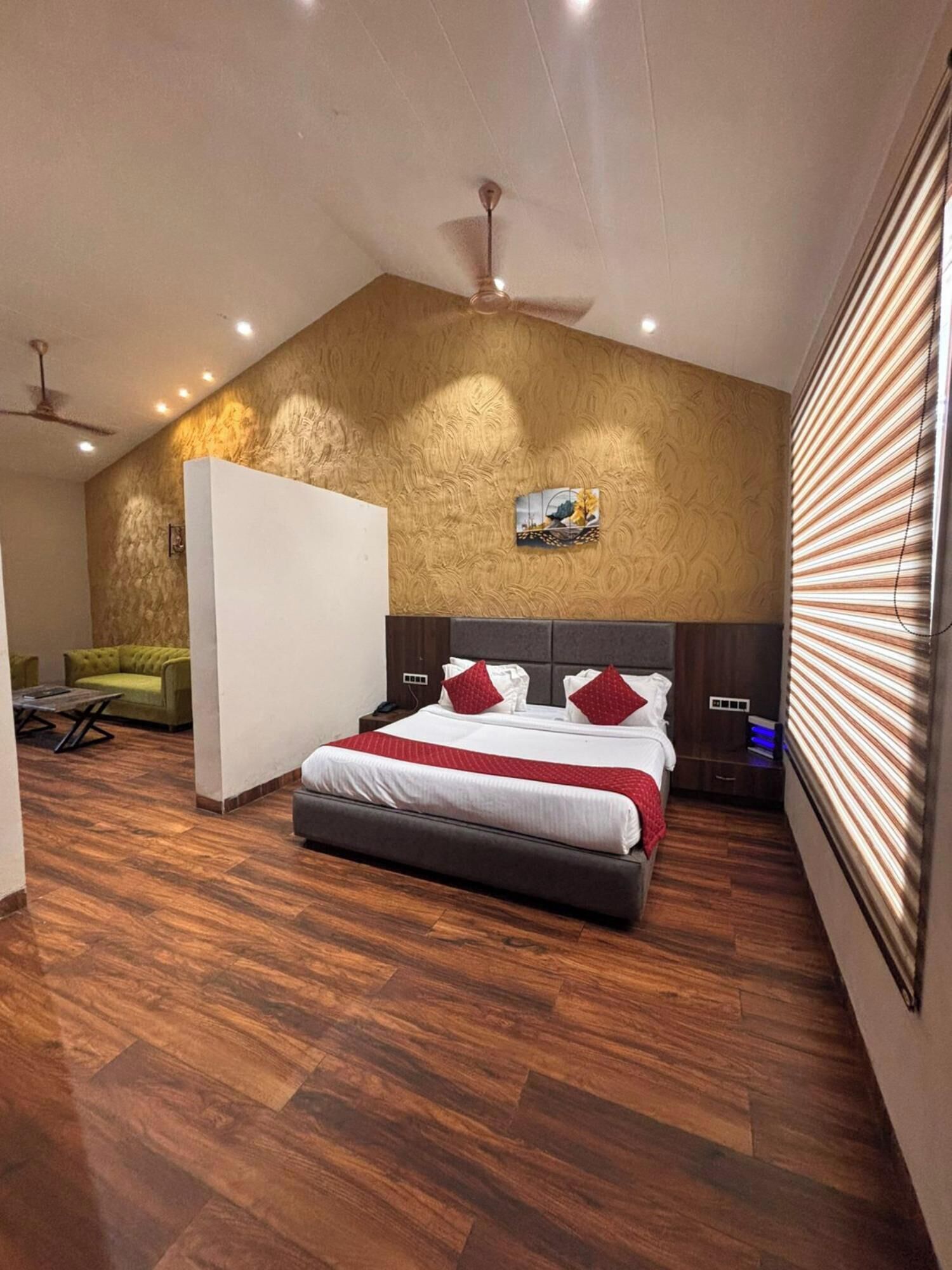 Deluxe Double Room, City View | Desk, free WiFi